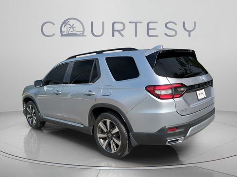 Used 2024 Honda Pilot Touring image 5