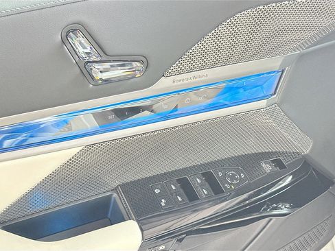 Used 2023 BMW 760i xDrive image 17