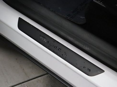 Used 2022 Tesla Model Y Long Range image 33