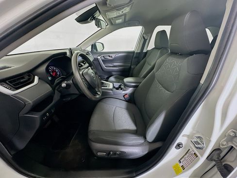 Used 2020 Toyota RAV4 XLE FWD image 13