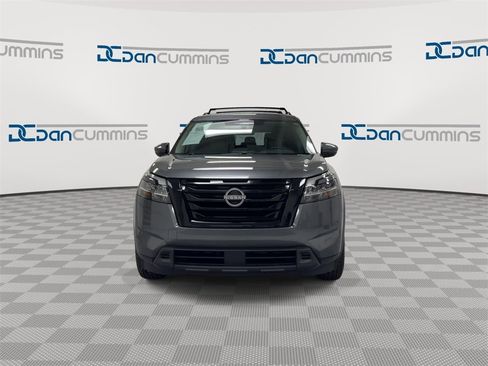 Used 2022 Nissan Pathfinder SV w/ SV Black Package image 3