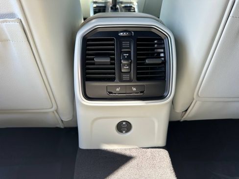 Used 2026 Porsche Macan AWD/4WD image 39