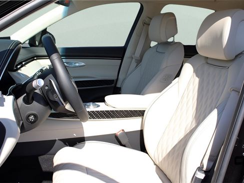 Used 2025 Genesis GV70 3.5T Sport w/ Sport Prestige Package image 10