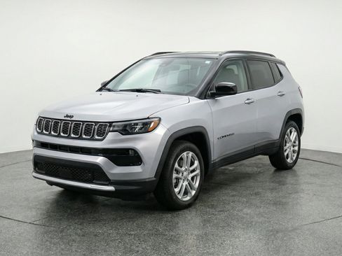 Used 2025 Jeep Compass Limited AWD/4WD image 3