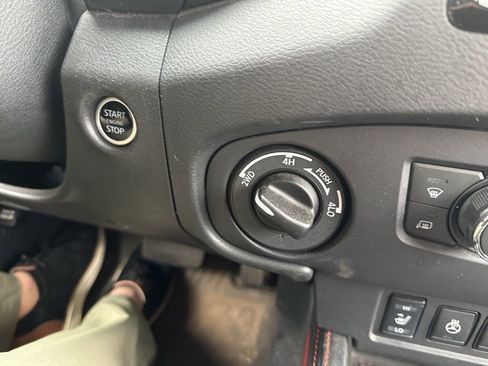 Used 2023 Nissan Frontier PRO-4X w/ Pro-4X Premium Package image 21