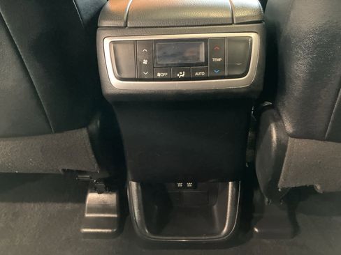 Used 2019 Toyota Highlander XLE image 24