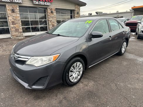 Used 2014 Toyota Camry SE image 3
