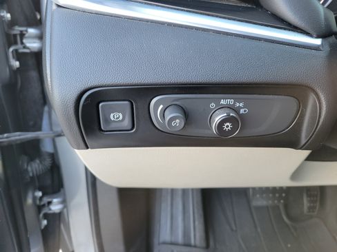 Used 2019 Buick Enclave Essence AWD/4WD image 23