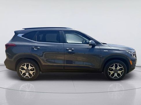 Used 2023 Kia Seltos EX AWD/4WD image 2