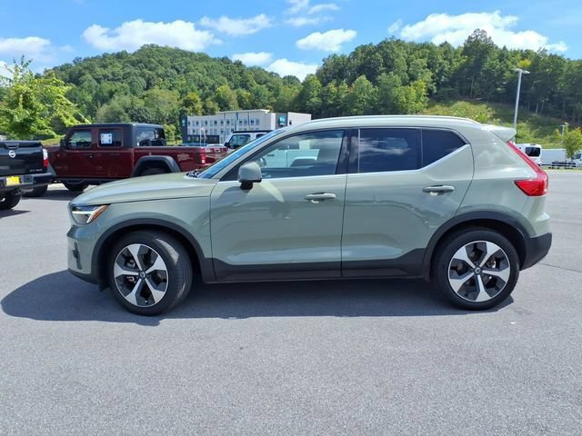 Used 2025 Volvo XC40 B5 Plus w/ Protection Package Premier AWD/4WD image 14