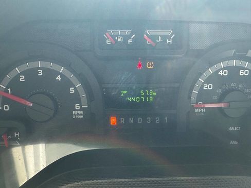 Used 2016 Ford E-350 and Econoline 350 Super Duty w/ Power Windows & Locks Group image 18