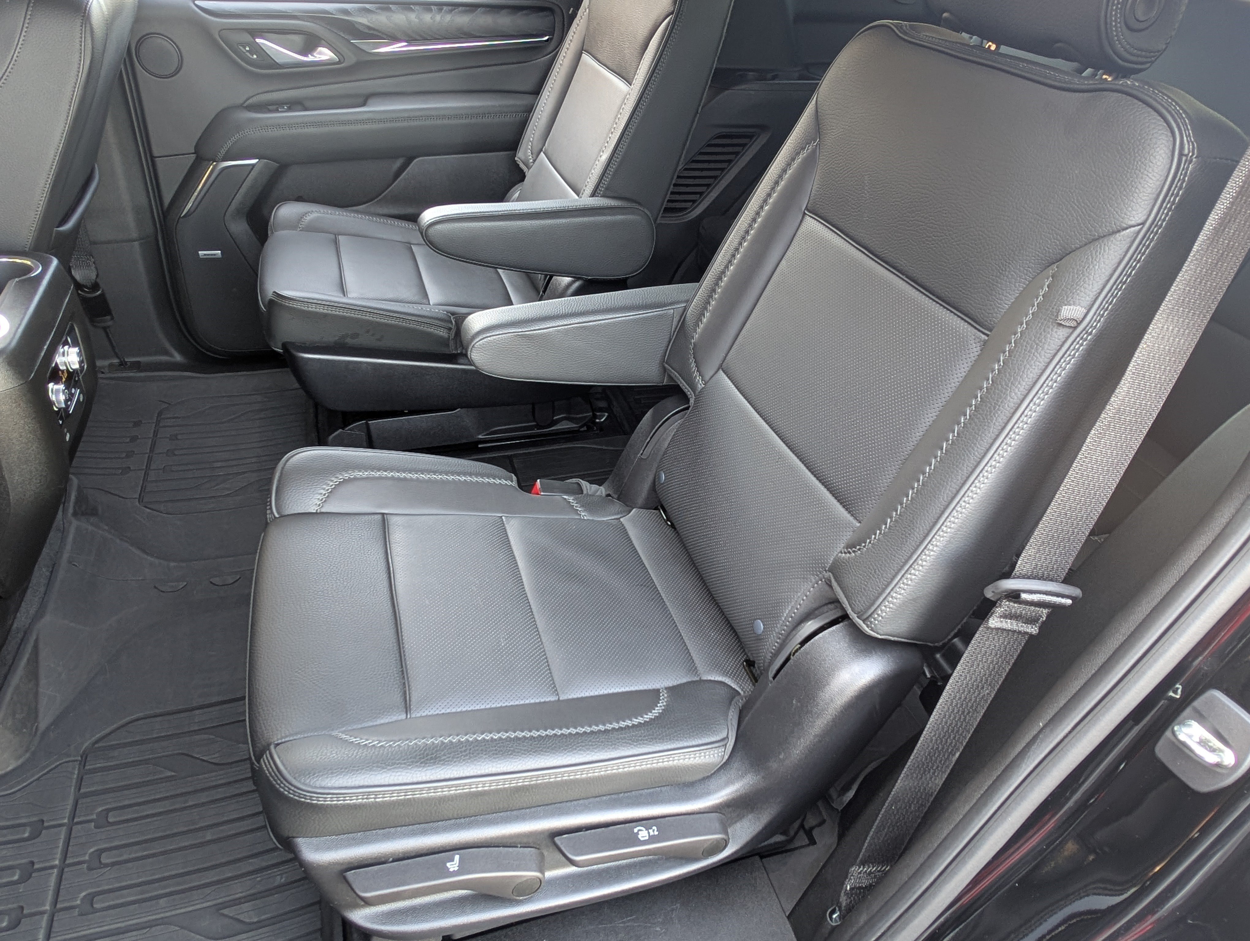 Used 2023 GMC Yukon Denali AWD/4WD image 16