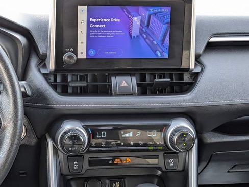 Used 2025 Toyota RAV4 XLE FWD image 15