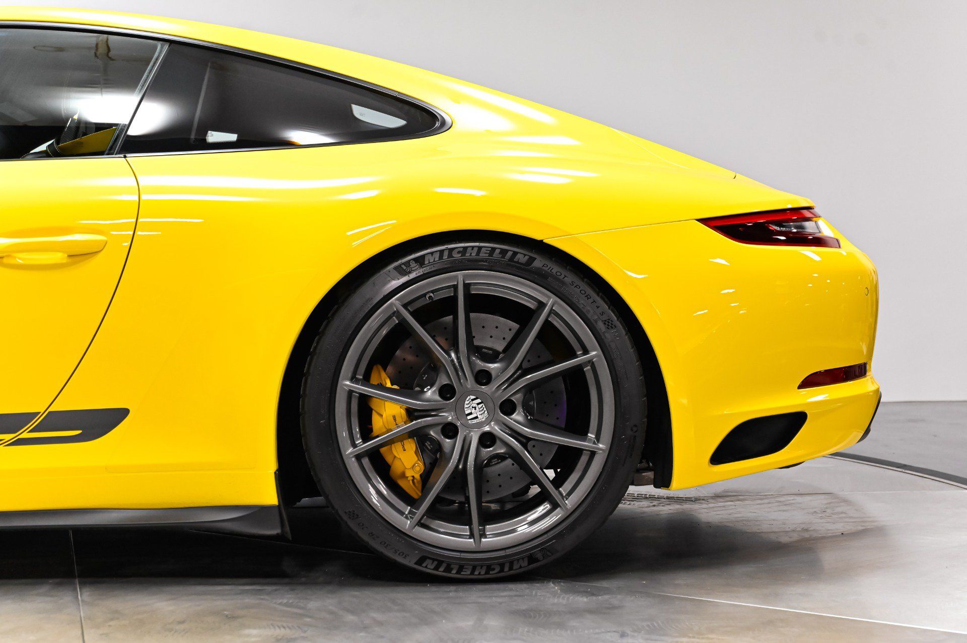 Used 2018 Porsche 911 Carrera T RWD image 36