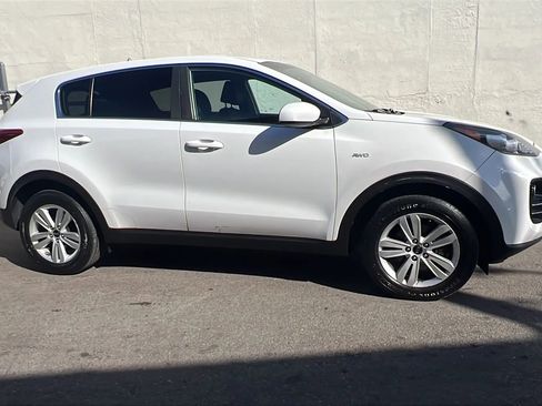 Used 2017 Kia Sportage LX image 4