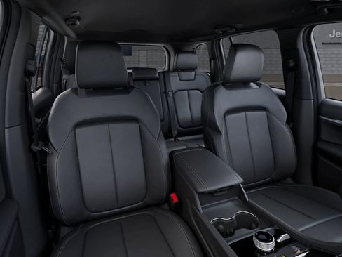 New 2026 Jeep Grand Cherokee Limited AWD/4WD image 16