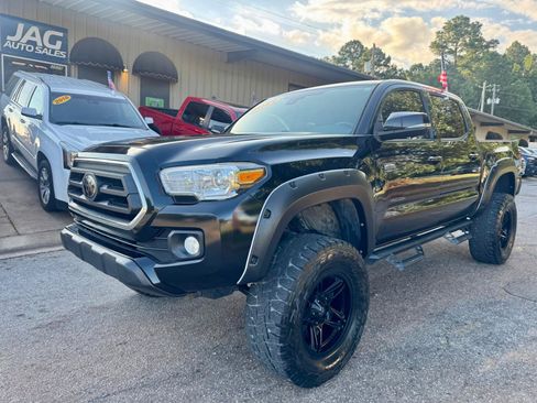 Used 2021 Toyota Tacoma SR5 w/ Technology Package AWD/4WD image 5