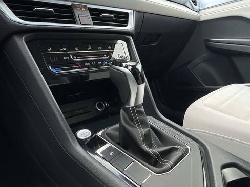New 2026 Volkswagen Taos SE FWD image 29