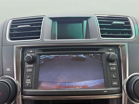 Used 2013 Toyota Highlander Limited AWD/4WD image 18