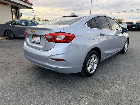 Used 2017 Chevrolet Cruze LT w/ Convenience Package image 5