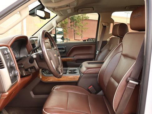 Used 2016 Chevrolet Silverado 2500 High Country w/ Duramax Plus Package image 11