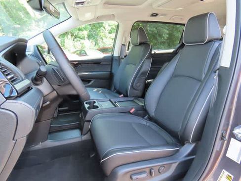 New 2026 Honda Odyssey Touring image 13