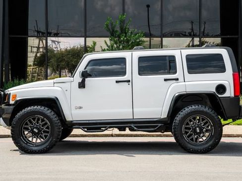 Used 2009 HUMMER H3 Alpha image 36