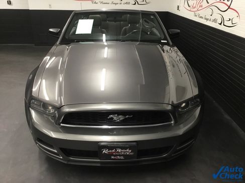 Used 2014 Ford Mustang Convertible image 4