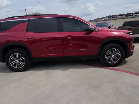Certified 2025 Chevrolet Traverse LT w/ Driver Confidence Package FWD image 9