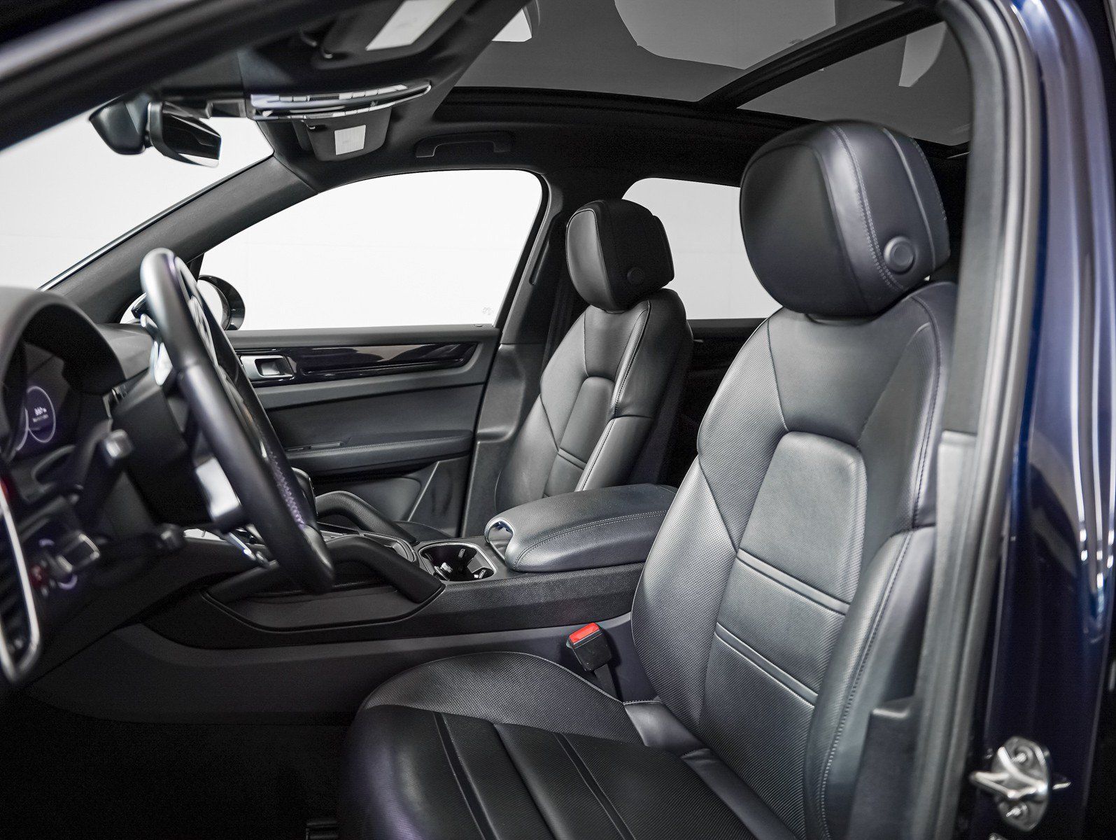 Certified 2022 Porsche Cayenne E-Hybrid AWD/4WD image 5
