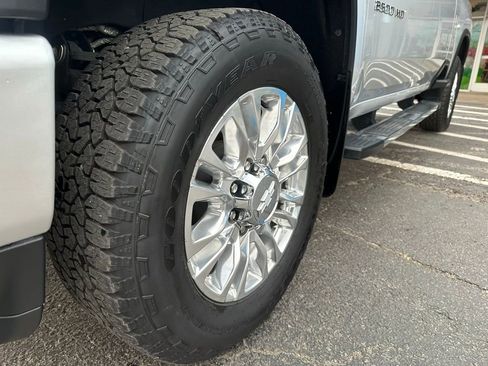 Used 2020 Chevrolet Silverado 2500 High Country w/ Z71 Off-Road Package image 9