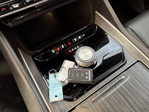 Used 2024 Jeep Wagoneer Series II w/ Flexible Seating Group image 23