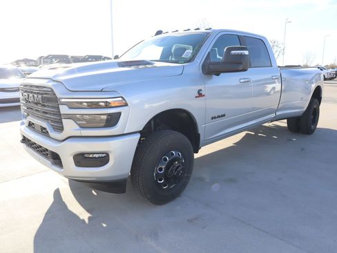 New 2026 RAM 3500 Laramie AWD/4WD image 11
