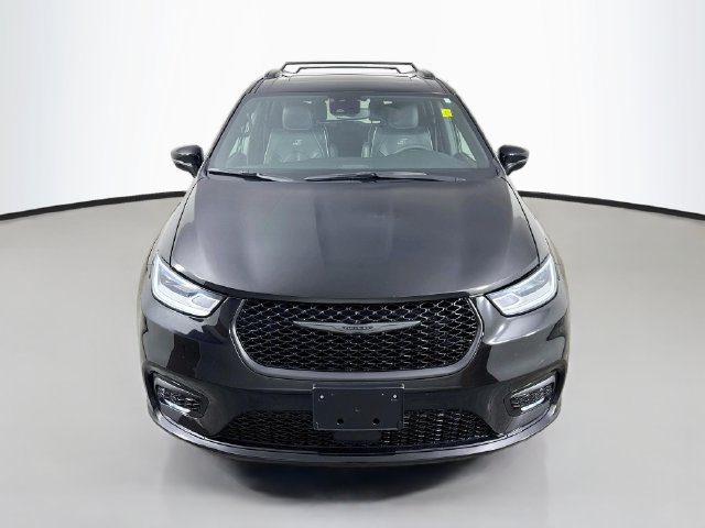 Used 2026 Chrysler Pacifica Limited w/ S Appearance Package FWD image 2