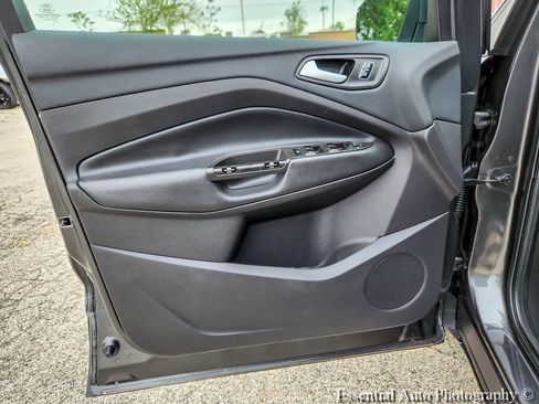 Used 2017 Ford Escape SE w/ Equipment Group 201A AWD/4WD image 17
