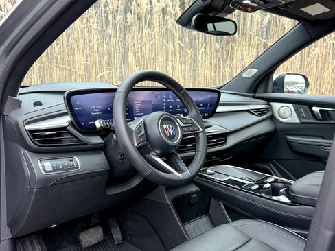 Used 2025 Buick Enclave Avenir w/ LPO, Floor Liner Package image 17