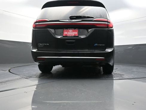 Used 2023 Chrysler Pacifica Touring-L FWD image 35