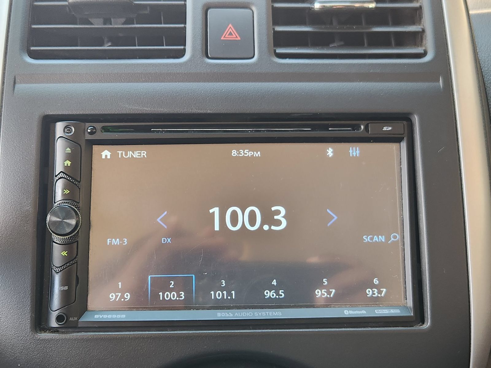 Used 2014 Nissan Versa SV FWD image 16
