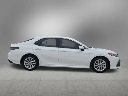 Used 2022 Toyota Camry LE FWD image 7