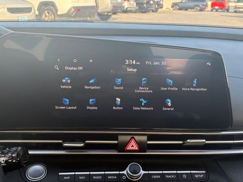 Used 2025 Hyundai Elantra Limited image 21