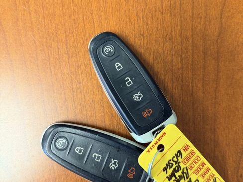 Used 2013 Lincoln MKS AWD image 35