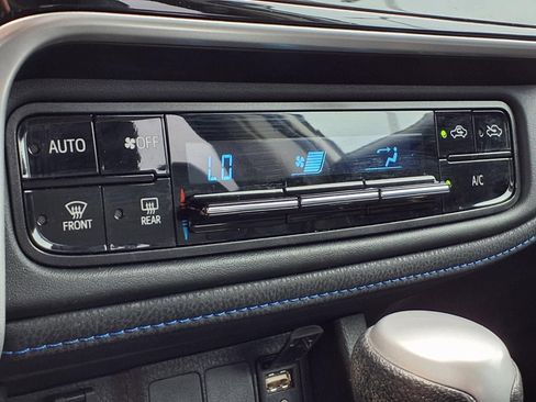 Used 2018 Toyota Corolla SE w/ Carpet Mat Package (TMS) FWD image 27