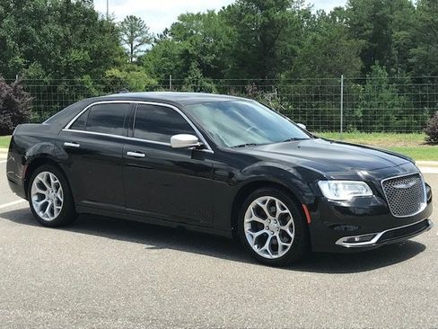 Used 2018 Chrysler 300 C w/ Sun, Sound & Nav Package RWD image 2