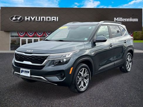 Used 2022 Kia Seltos EX image 2