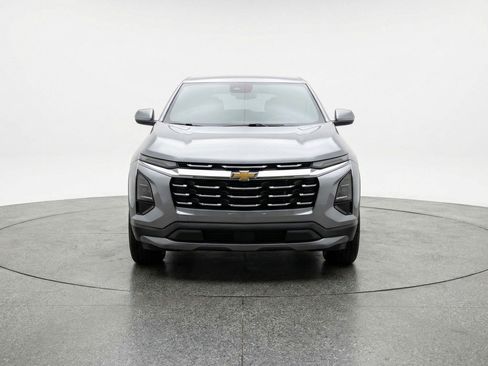 Used 2025 Chevrolet Equinox LT FWD image 2