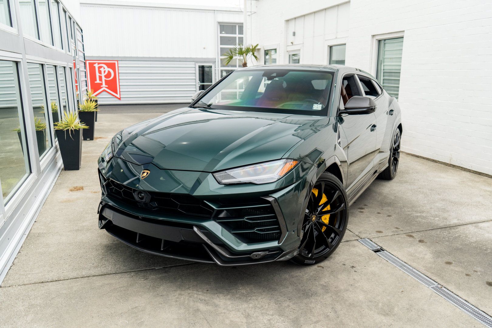 Used 2022 Lamborghini Urus AWD/4WD image 3
