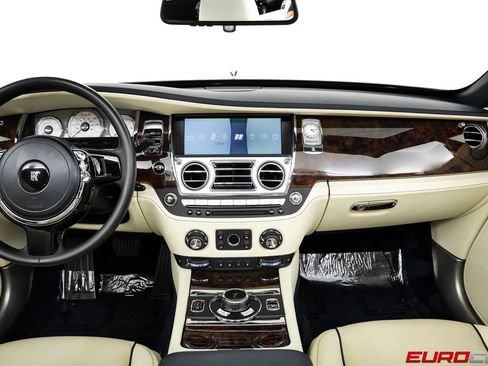 Used 2017 Rolls-Royce Dawn RWD image 26
