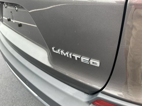 Used 2019 Jeep Cherokee Limited AWD/4WD image 10