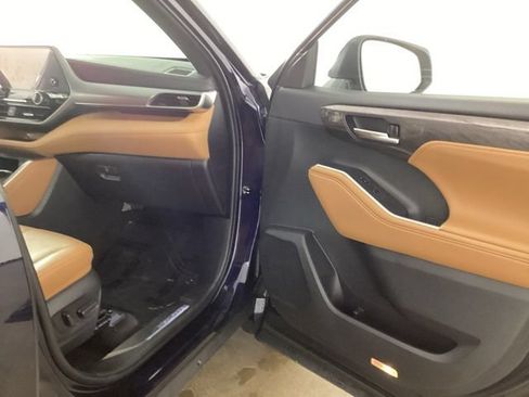 Used 2023 Toyota Highlander Platinum AWD/4WD image 21