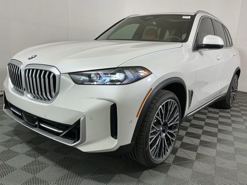 New 2026 BMW X5 xDrive40i w/ Climate Comfort Package image 2